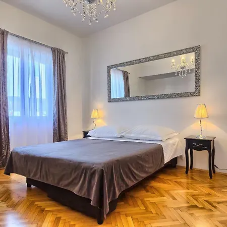 Prestige Lux Апартаменти *