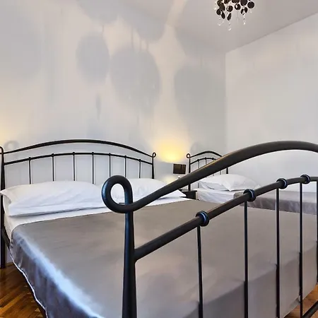 Prestige Lux Апартаменти