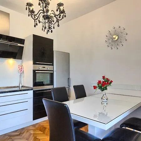 Prestige Lux Спліт